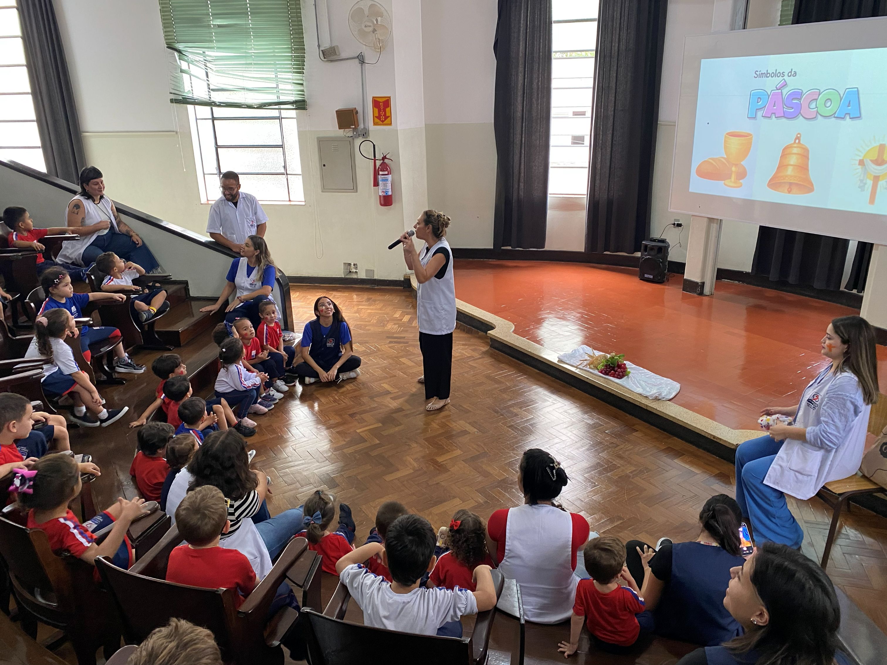 Turmas da Educação Infantil aprendem sobre os símbolos da Páscoa em celebração especial